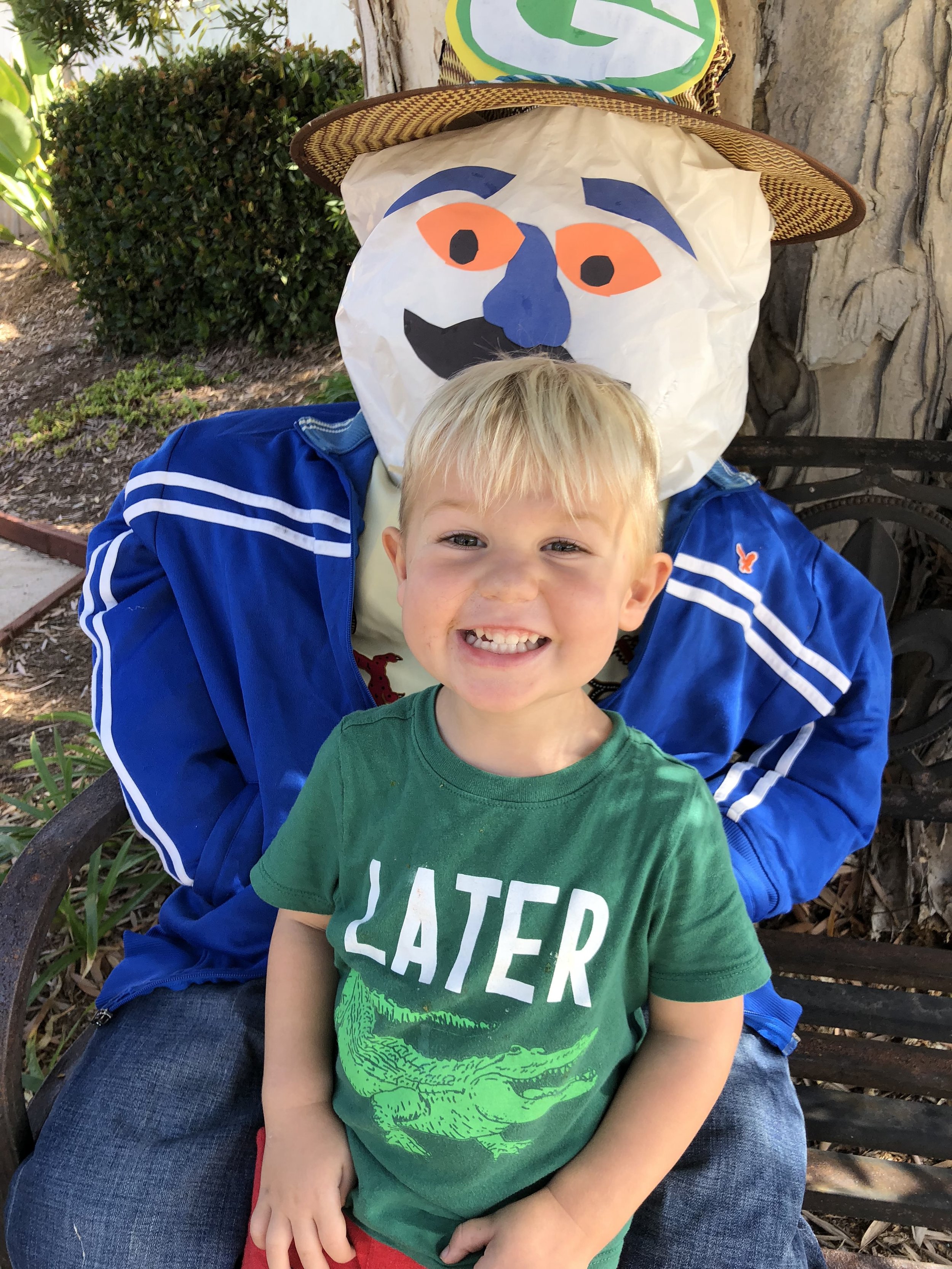 How to Make a Scarecrow for Fall